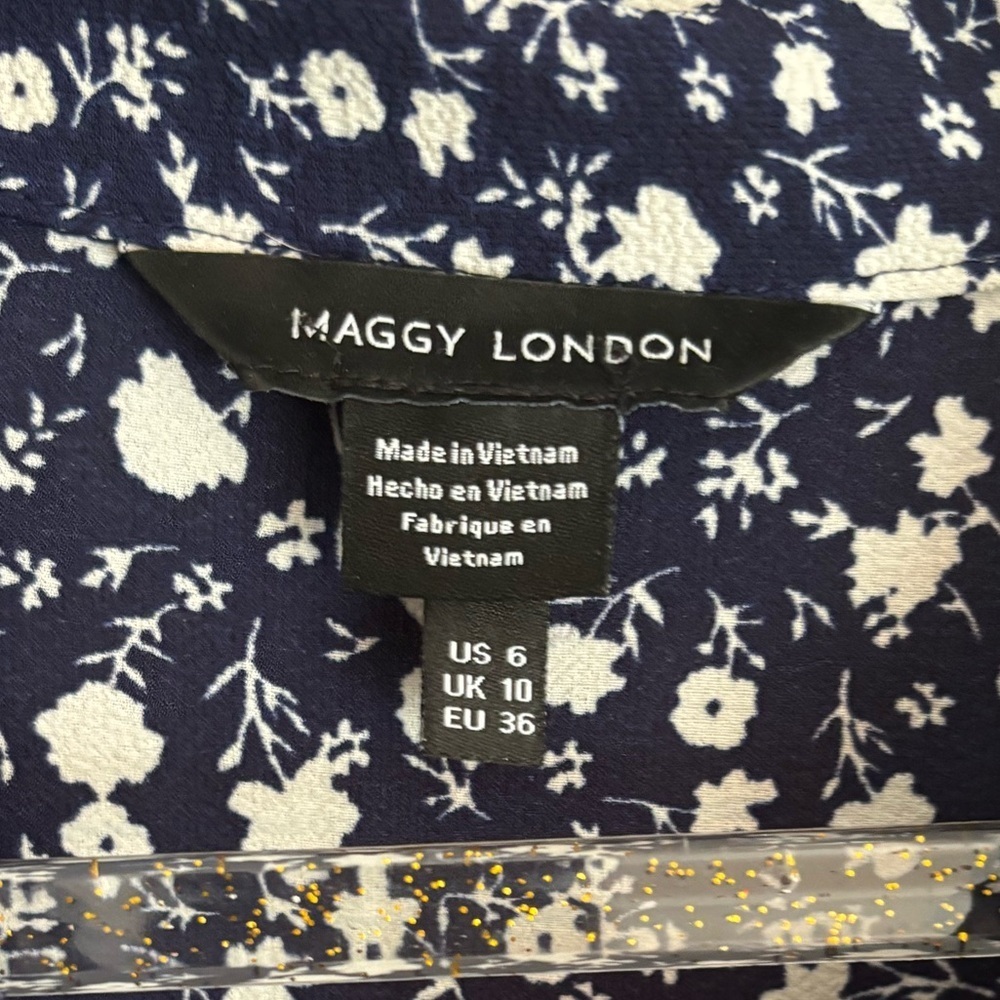 Maggy London Floral Blue and White Short Sleeve Maxi Dress Feminine Spring - Picture 4 of 4